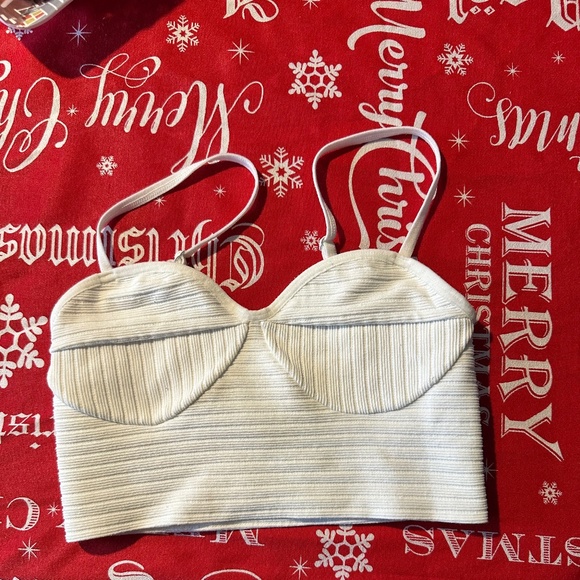 Assorted XS Crop Tops - Picture 4 of 9